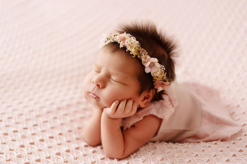 Mulher e homem posando para foto