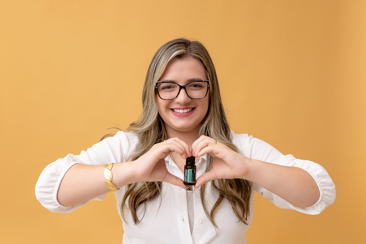 Ensaio Profissional da Consultora DoTerra Fernanda Lobo no Estúdio On Click Fotografia em Caraguatatuba