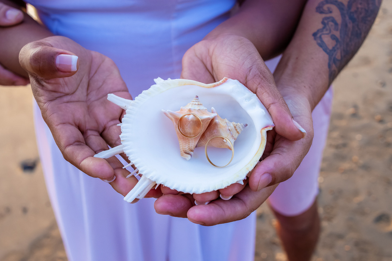 Ensaio wedding na praia - Foto pré-casamento em São Sebastião - Fotos das alianças