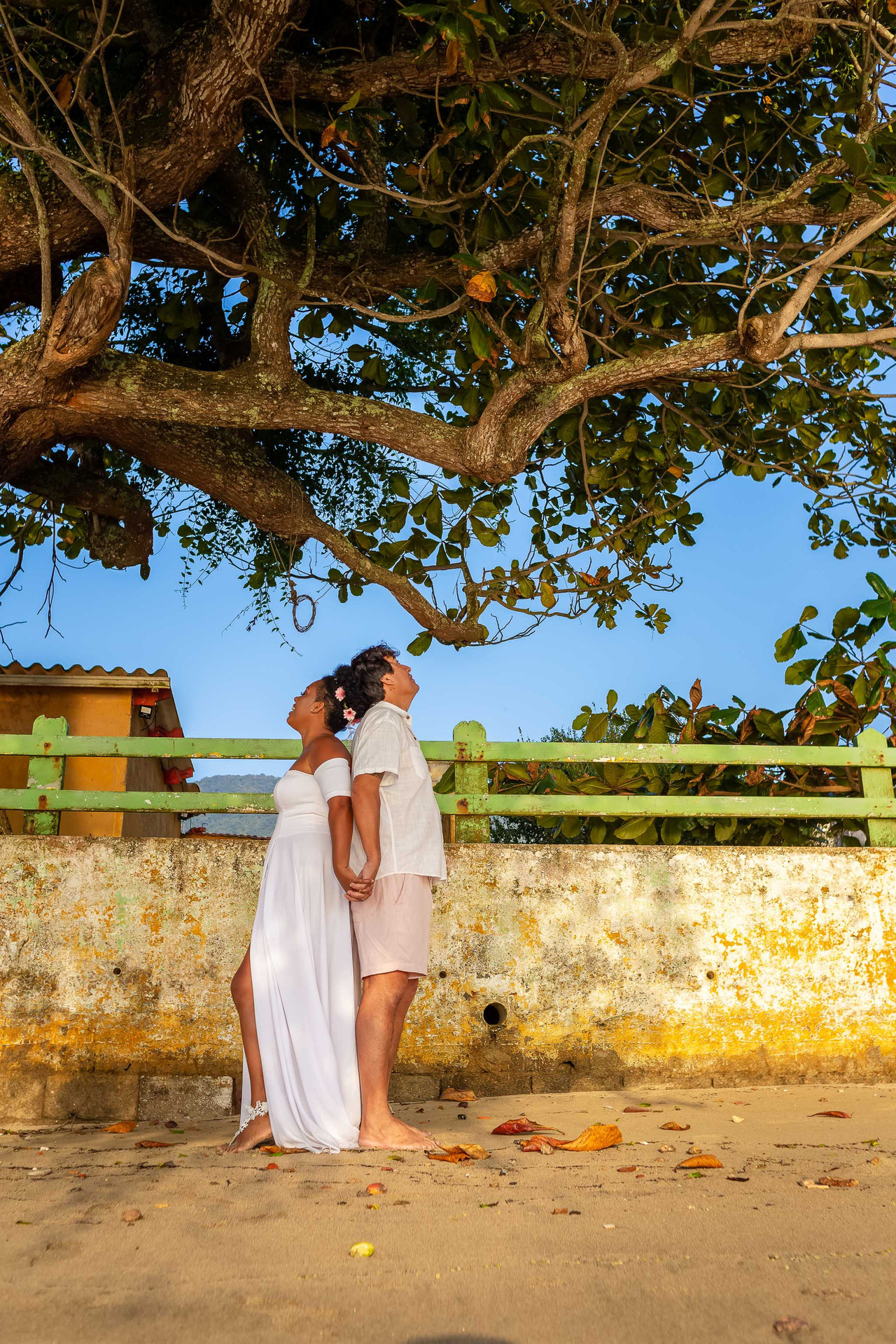 Ensaio wedding na praia - Foto pré-casamento em São Sebastião - Fotos na praia