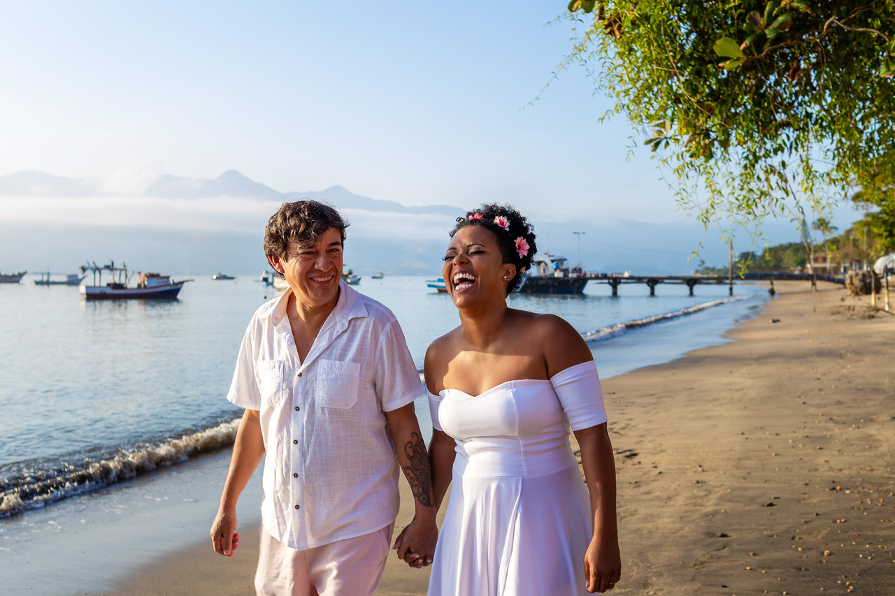 Ensaio wedding na praia - Foto pré-casamento em São Sebastião - Fotos na praia