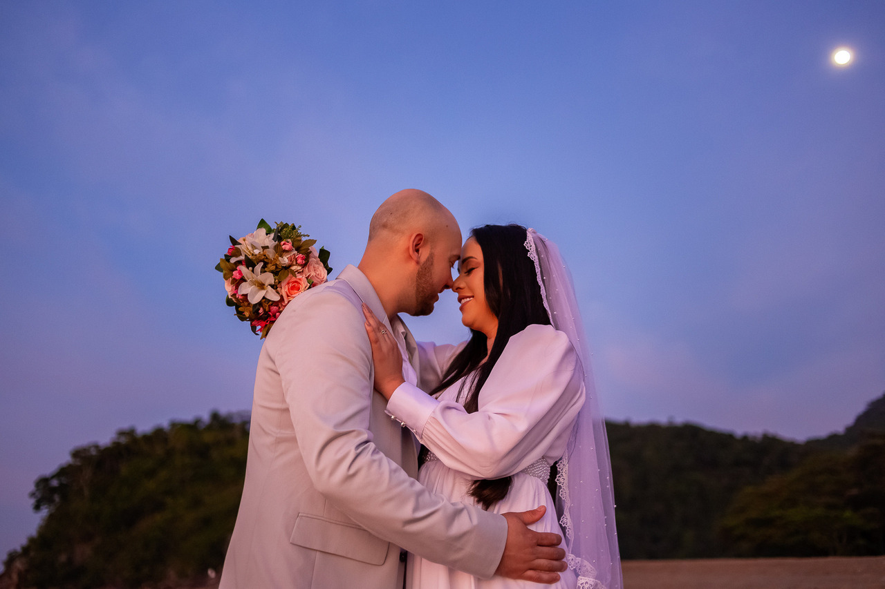 Pré-Wedding ao nascer do Sol em Caraguatatuba - Praia da Lagoa Azul - Daniele e Lucas