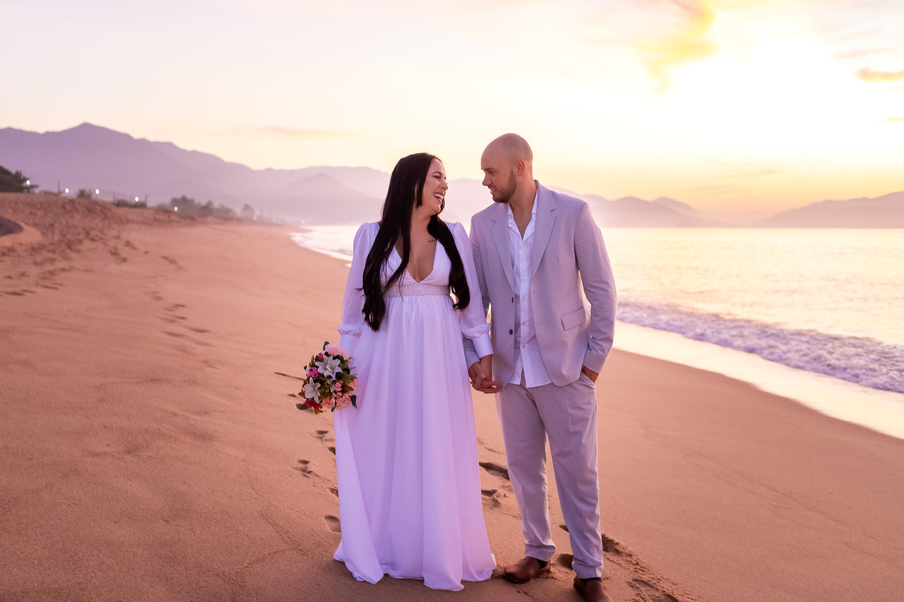 Ensaio Wedding de Daniela e Lucas na Praia da Lagoa Azul em Caraguatatuba