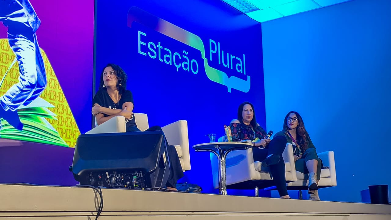 Autoras de "Um Ano Inesquecível (Thalita Rebouças, Bruna Vieira, Paula Pimenta e Babi Dewet) participam de Bate Papo com Fãs durante a Bienal do Livro