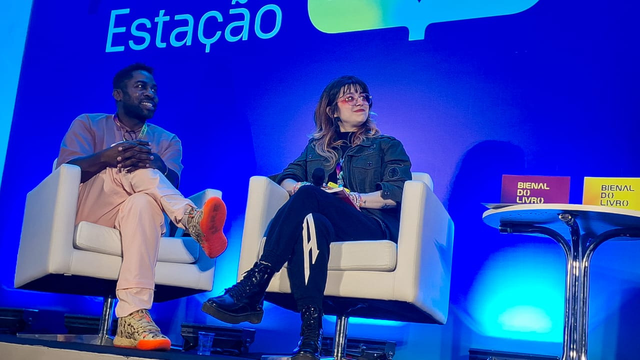 Autoras de "Um Ano Inesquecível (Thalita Rebouças, Bruna Vieira, Paula Pimenta e Babi Dewet) participam de Bate Papo com Fãs durante a Bienal do Livro