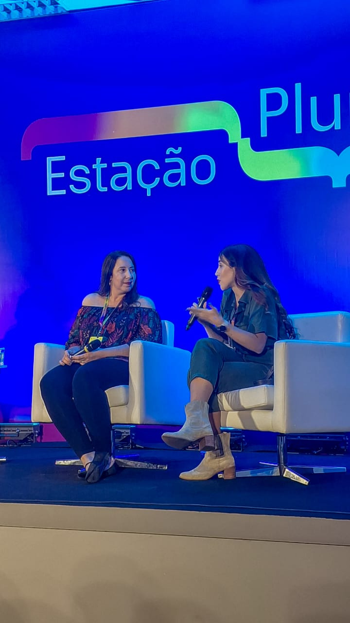Autoras de "Um Ano Inesquecível (Thalita Rebouças, Bruna Vieira, Paula Pimenta e Babi Dewet) participam de Bate Papo com Fãs durante a Bienal do Livro