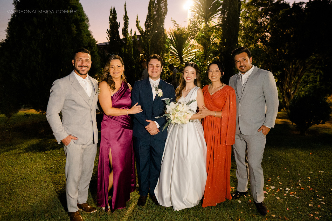 Fotografia dos noivos com os pais