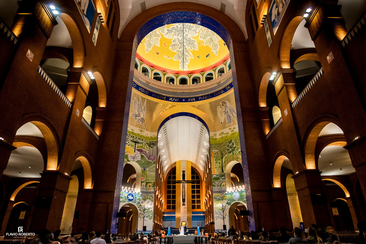 Momento da cerimônia durante casamento no Santuário Nacional de Aparecida