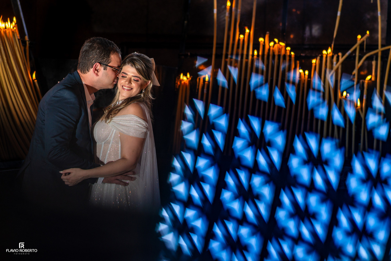 Fotografia criativa de casal no Santuário Nacional de Aparecida