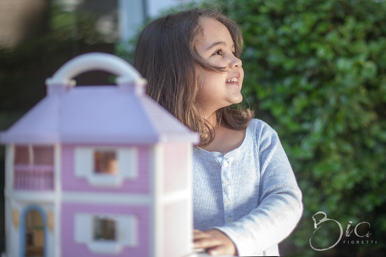 casinha de bonecas, menina de 4 anos