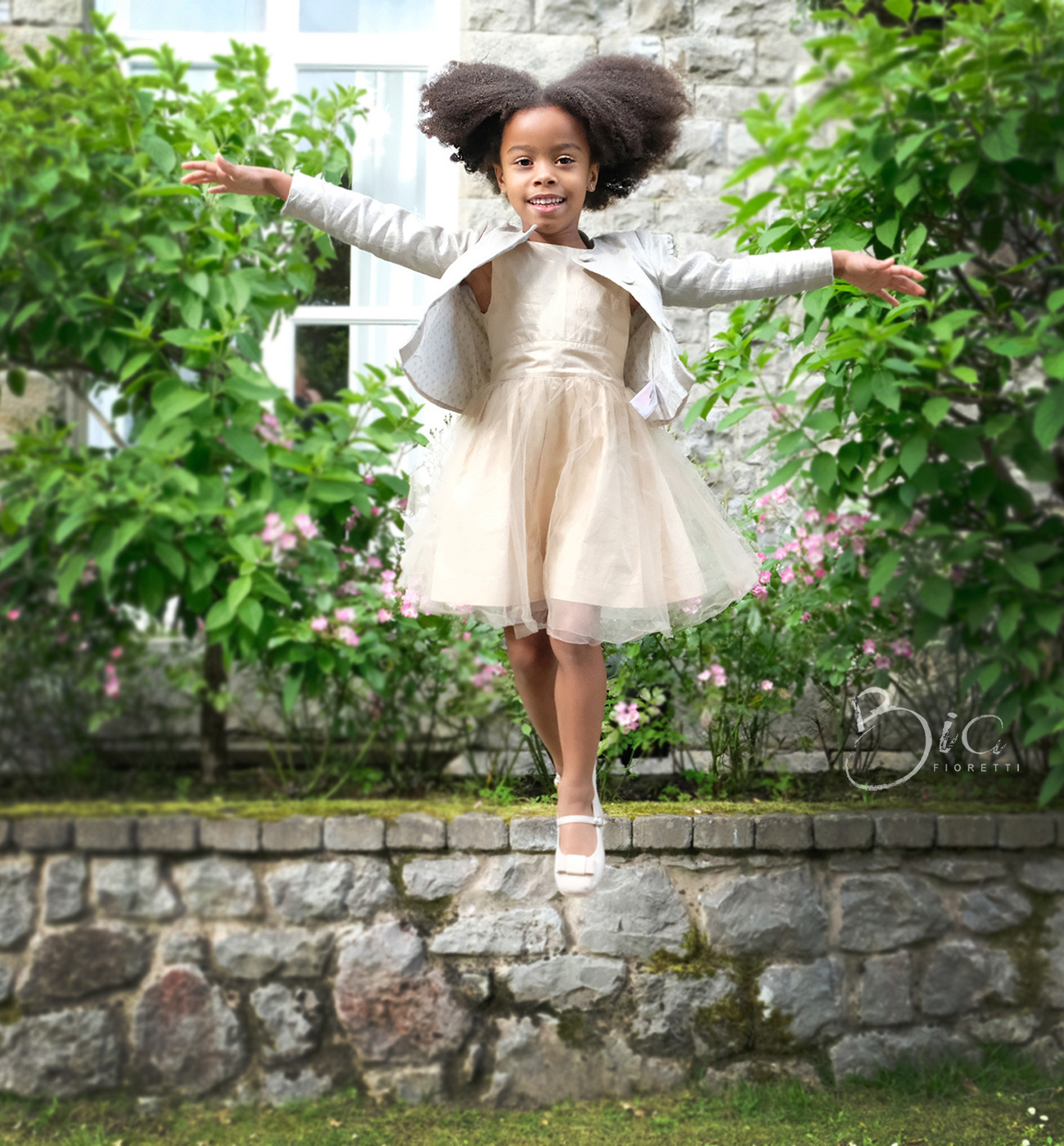 menina negra pulando, #infancia, #meninanegradevestido