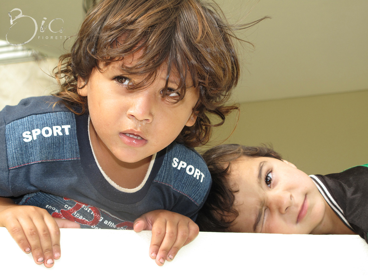 dois meninos em cima do muro, México
