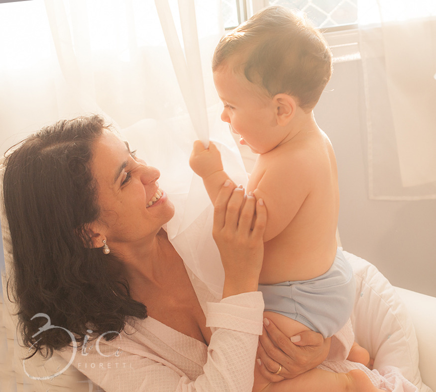 mãe e bebê brincando de esconde #mãedeprematuro, #prematuro1ano esconde