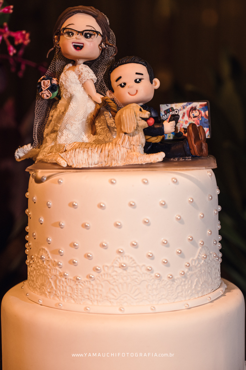 Decoração de casamento personalizada com topo do bolo