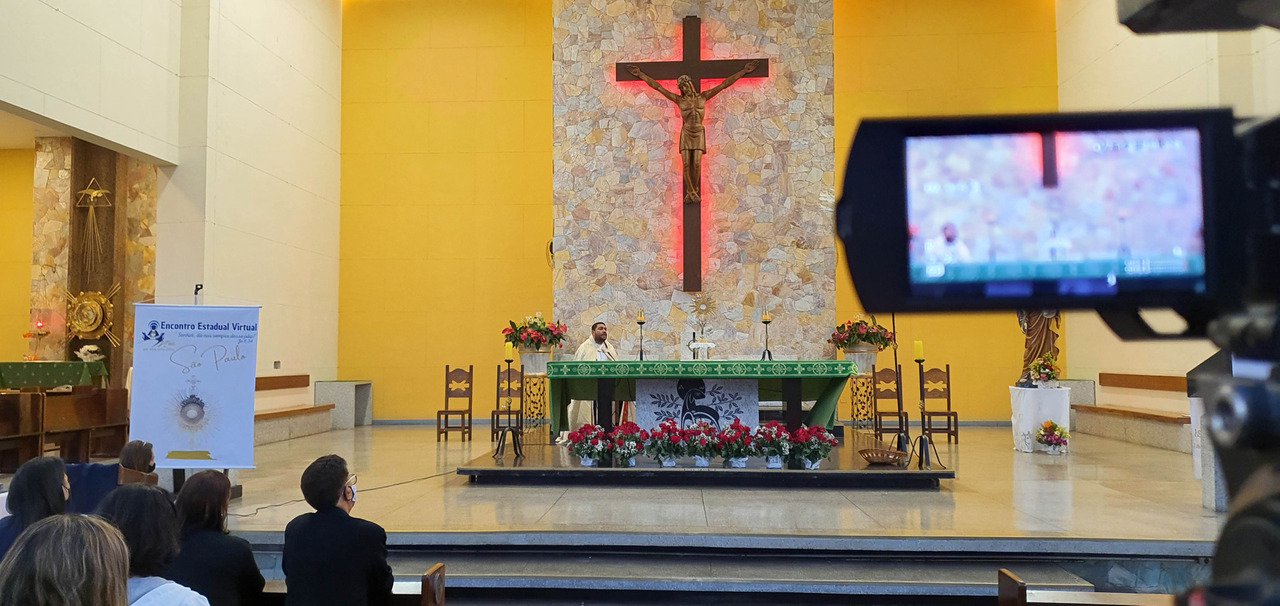 MÃES QUE ORAM PELOS SEUS FILHOS