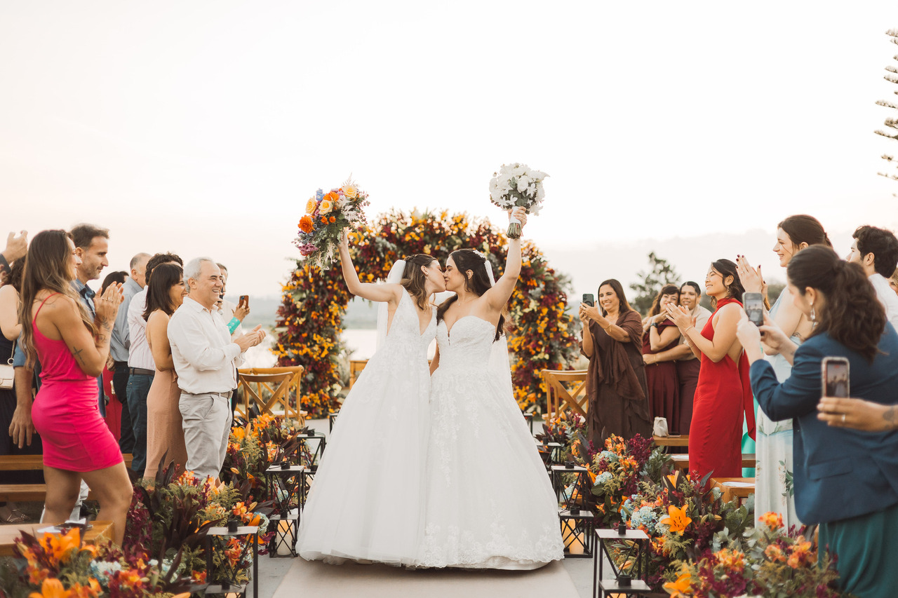 Cerimônia de casamento ao fim da tarde no Chez Bisutti Lake Paradise
