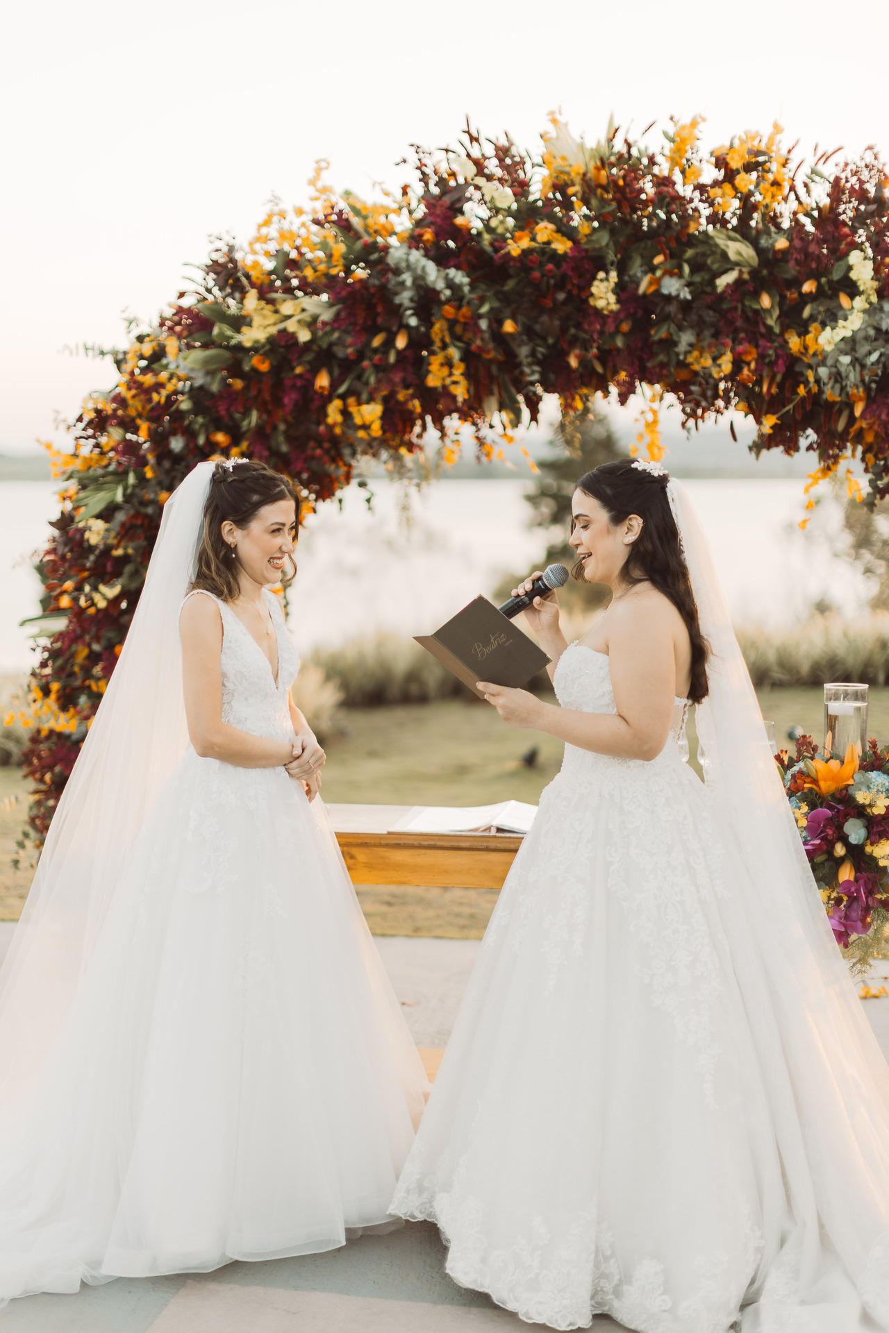 Cerimônia de casamento ao fim da tarde no Chez Bisutti Lake Paradise