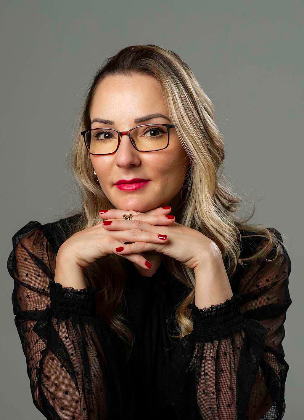 Ensaios de Perfil Profissional com a Dentista e Professora Maristela Lobo, Retratos feitos em estúdio fotográfico e lifestyle na sua Clínica