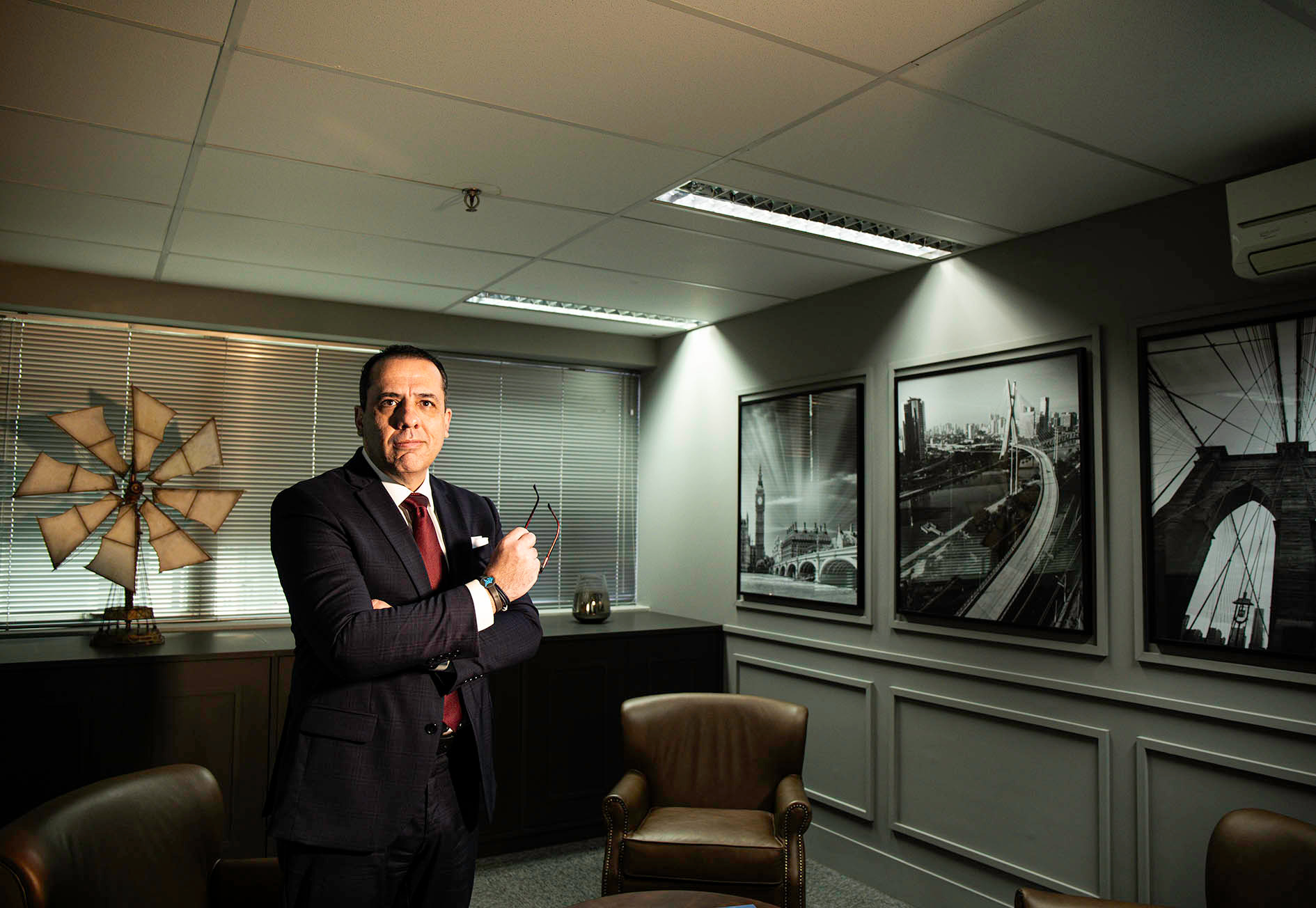 Retrato do Advogado Godofredo em seu Escritório na Zona de São Paulo