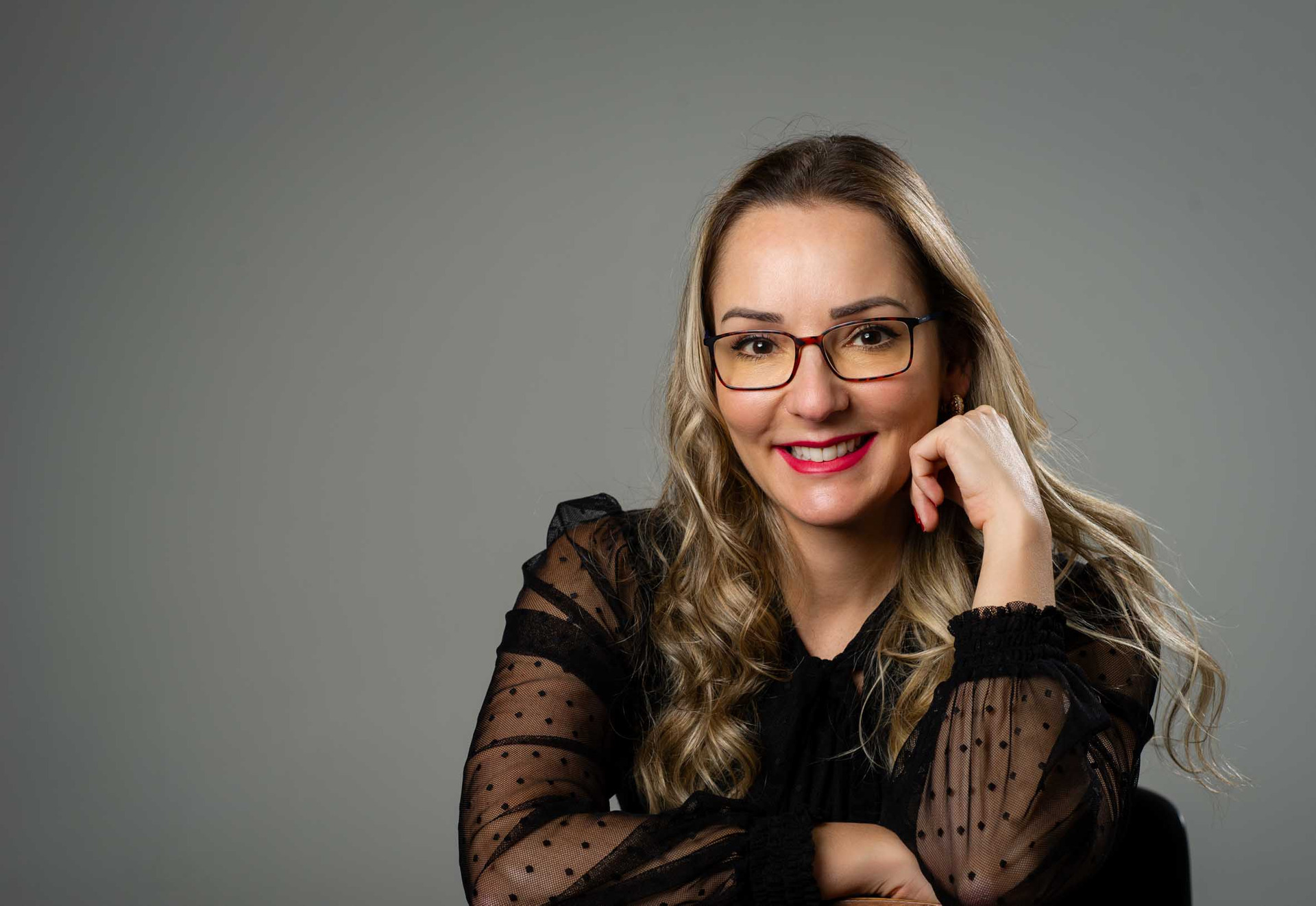 Ensaios de Perfil Profissional com a Dentista e Professora Maristela Lobo, Retratos feitos em estúdio fotográfico e lifestyle na sua Clínica