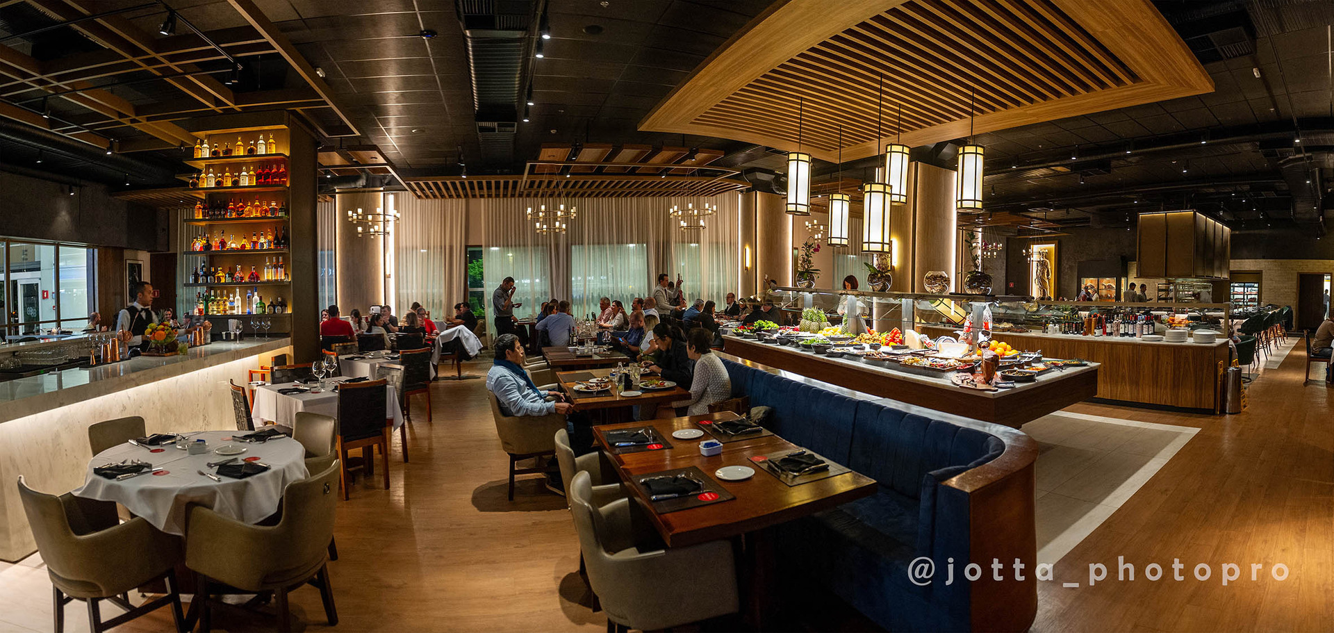 Fotografia panorâmica de famosa churrascaria em SP, a Fogo no Chão