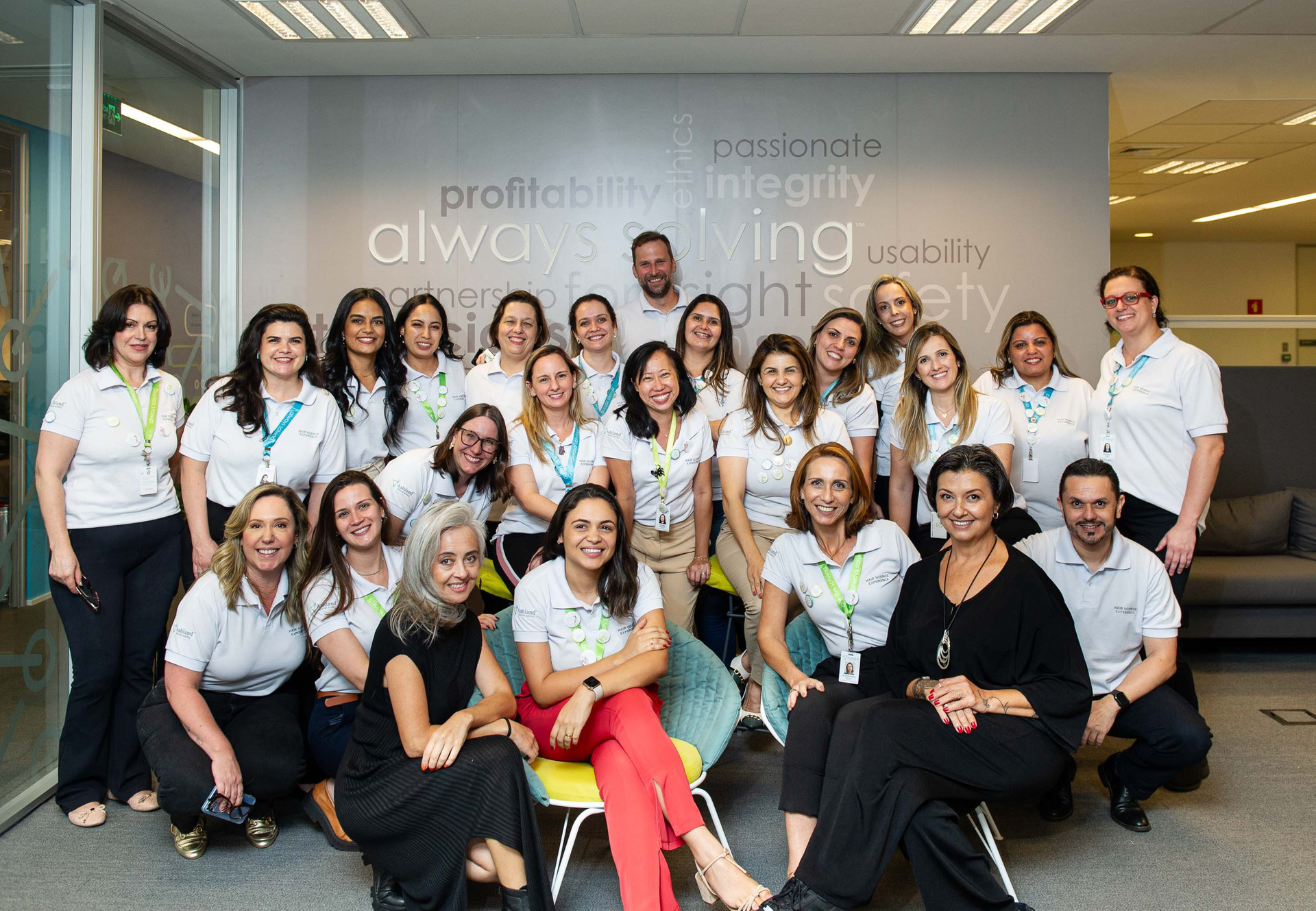 Retrato da Equipe de Colaboradores e Representantes Comerciais da Ashland