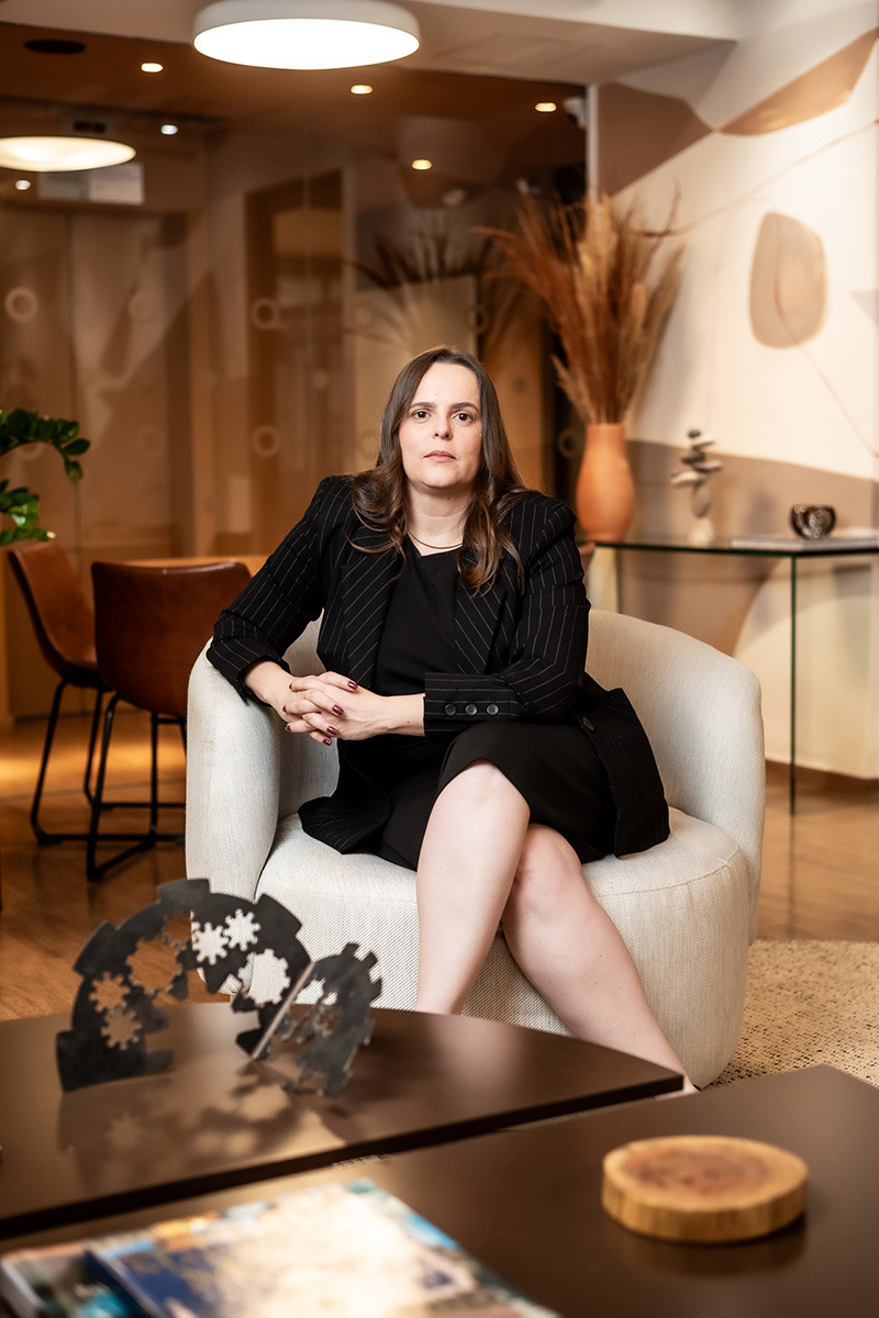 Retrato Corporativo Professora de Direito Administrativo Elisa Faria