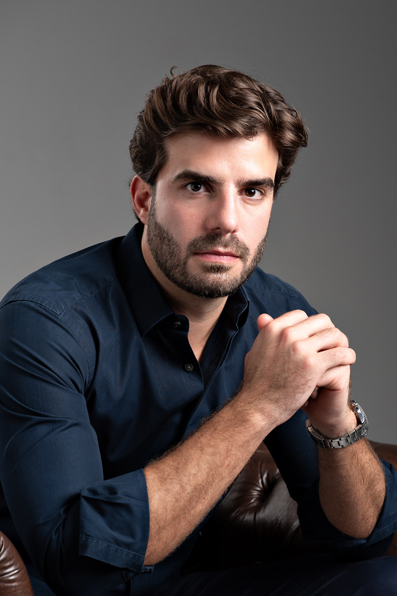 Retrato Corporativo Masculino Analista de Sistemas e Engenheiro de Software Gabriel Junqueira