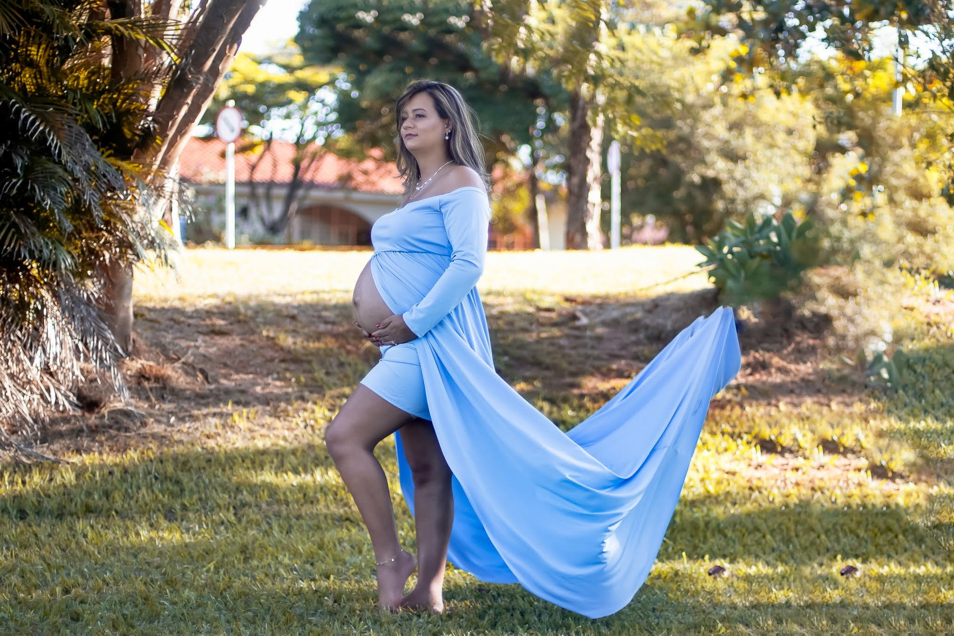 Esse vestido dá para fazer fotos com ele fechado ou aberto para mostrar a barriga