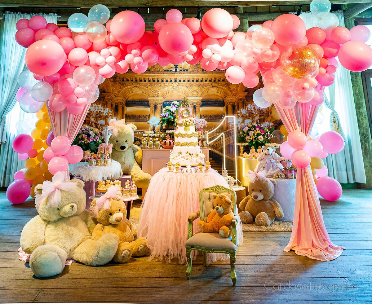 Local: Bela Vista Country Club. Decoradora: Kely França. Bolo: Camila Tavares Cake Designer. Personalizados: Coisas de Tata Taisa, Blumenau