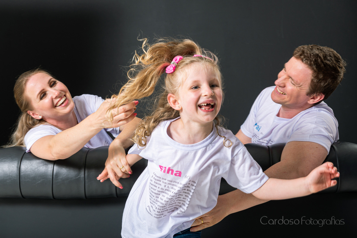 ensaio infantil e família no estúdio divertido e descontraído