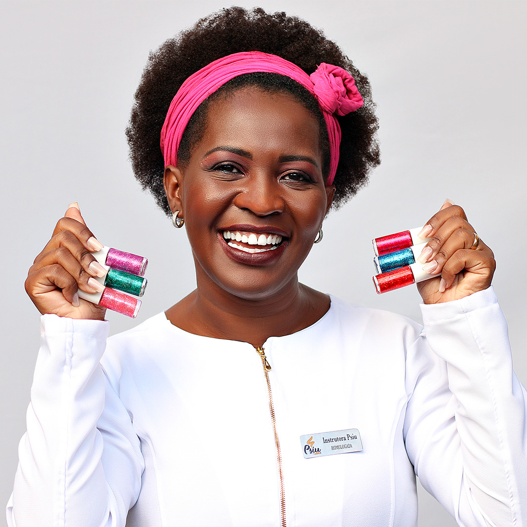 Paulinha Silva - Manicure e Nail Designer em Barra Mansa/RJ e instrutora Psiu