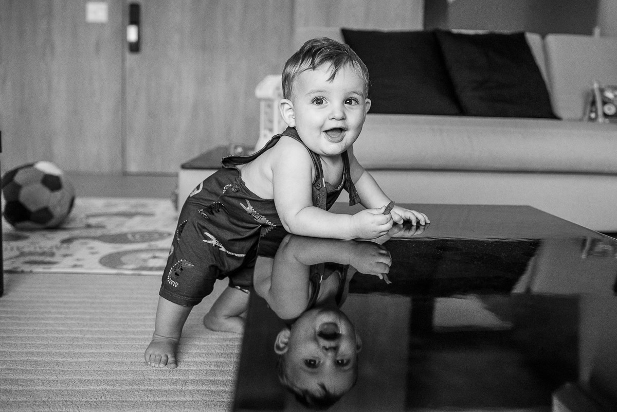 Foto de bebê começando a andar