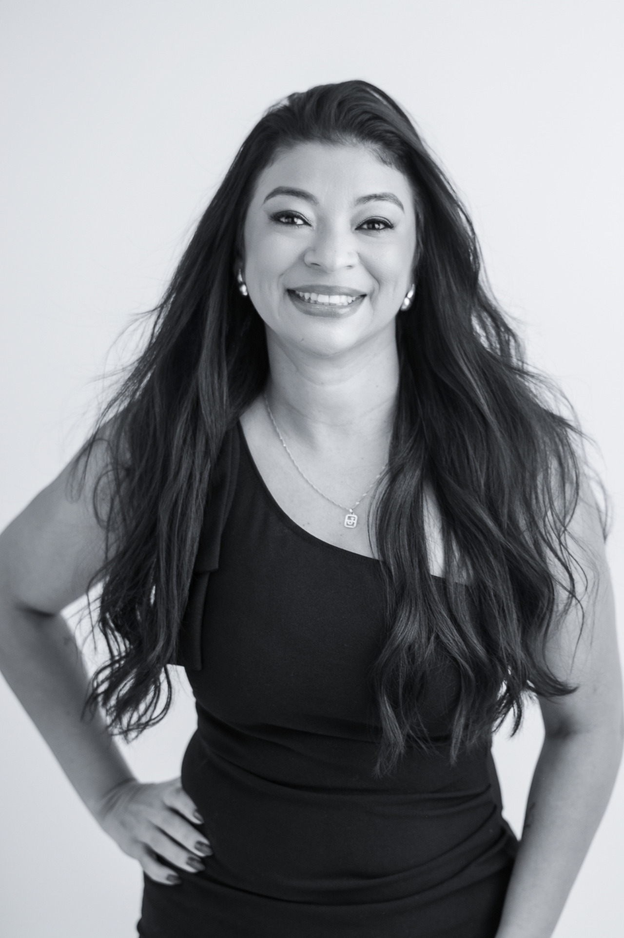 Mulher de 40 anos empoderada em ensaio fotográfico no Rio.