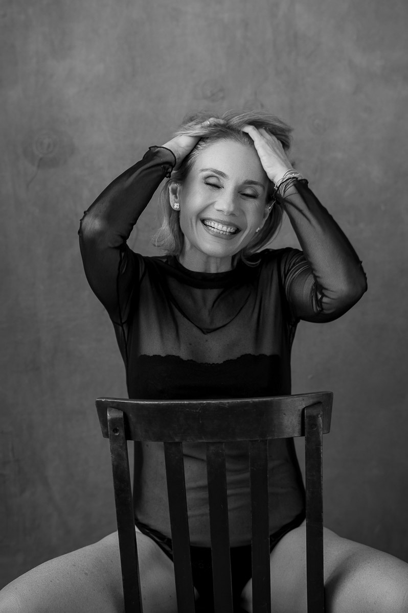 Retrato sensual de uma mulher em estúdio