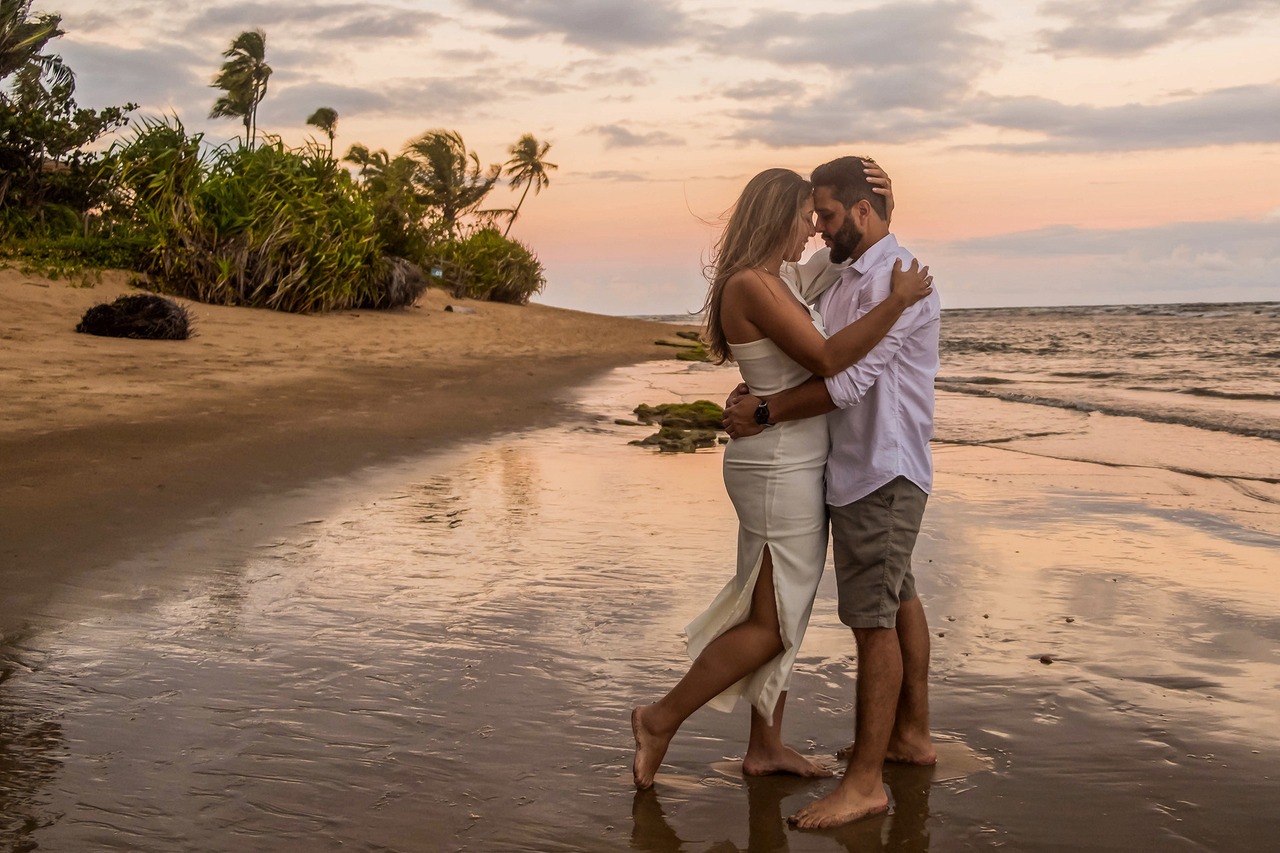 O Fabricio pediu a Veronica em casamento. O mar foi testemunha de um “sim” de uma bela história. Entre o pôr do sol e o som das ondas, o amor aconteceu com a naturalidade de quem sempre soube — era pra ser. Um pedido que não foi só feito, foi sentido.