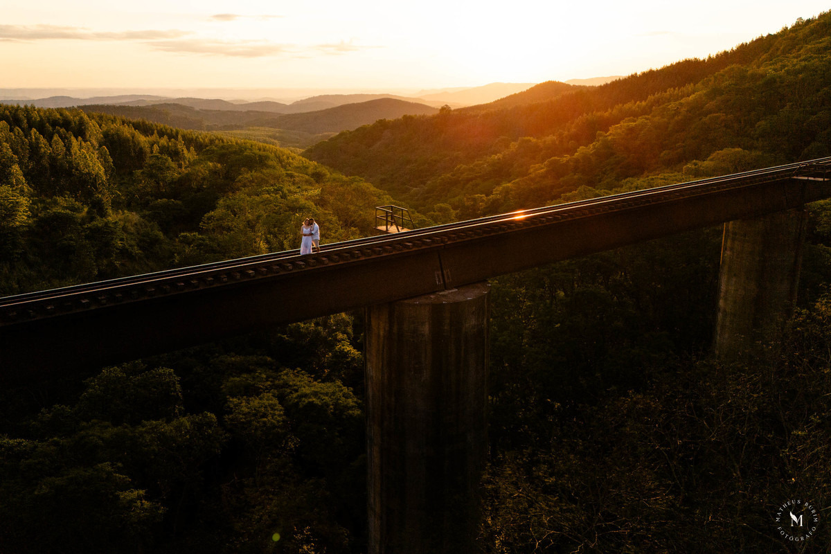 ensaio de casal maua da serra trilho de trem por do sol estrada de ferro