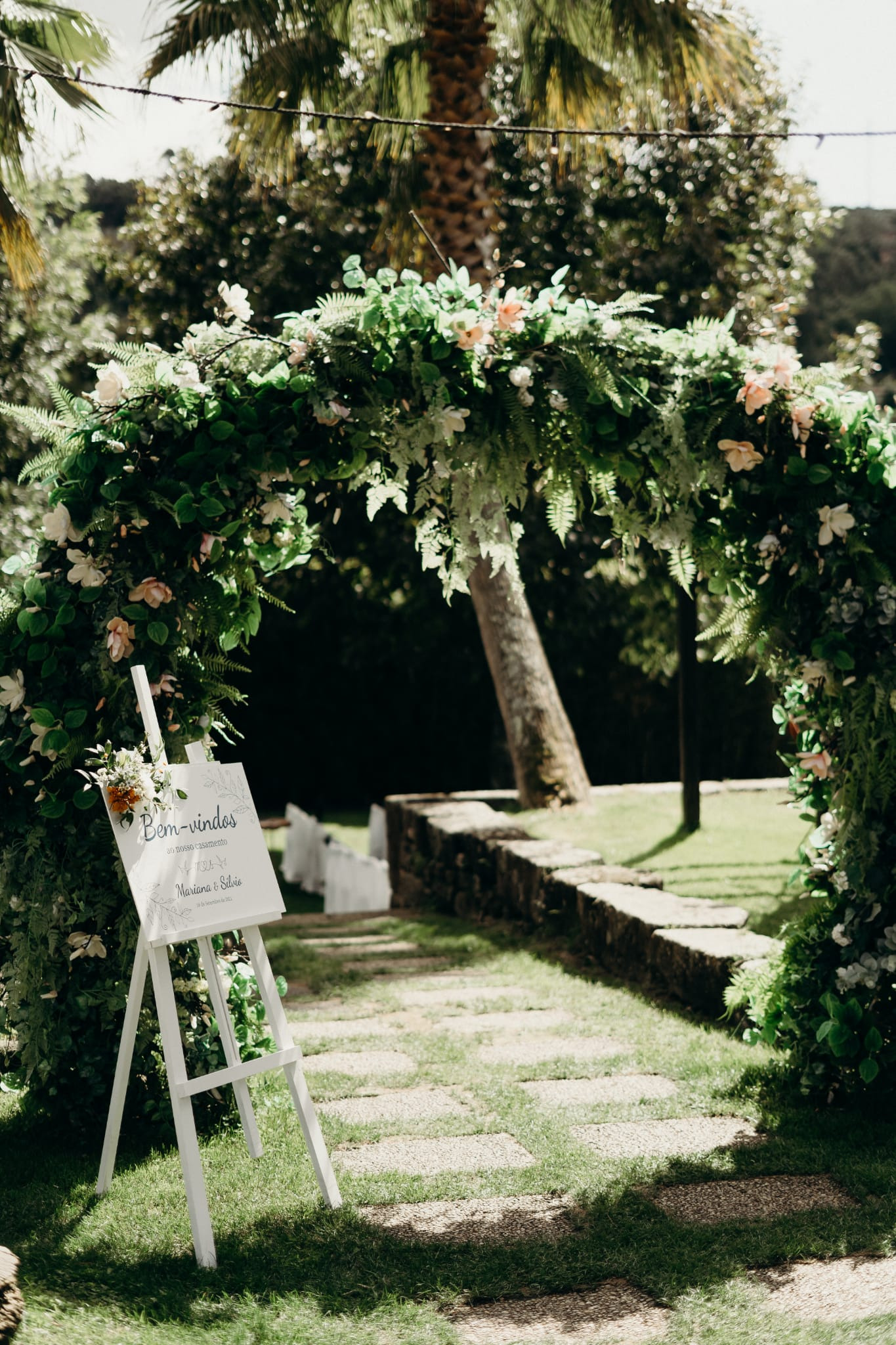 fotografia de uma Placa de boas vindas para casamento personalizada
