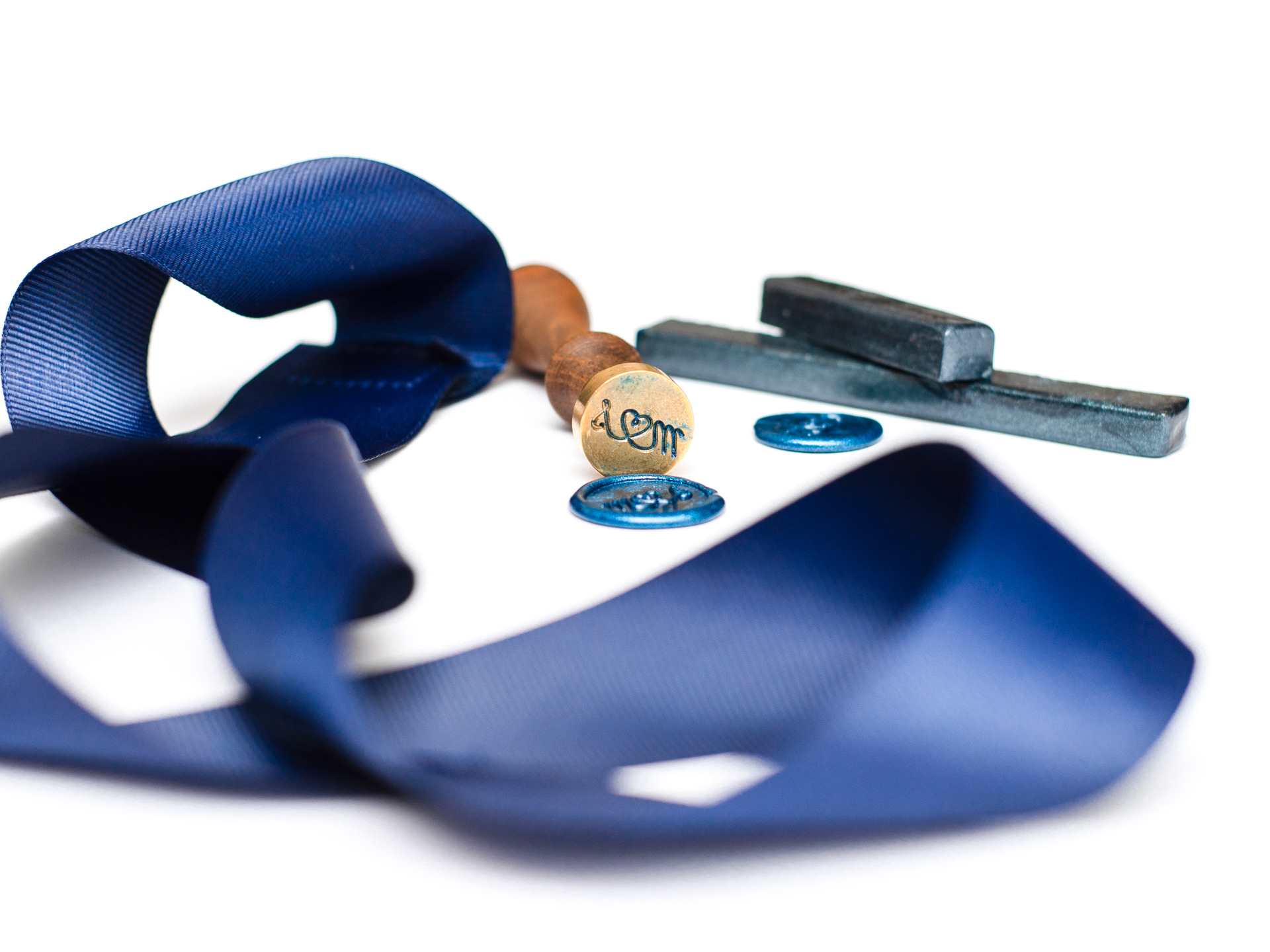 Fotografia de lacre e sinete personalizado