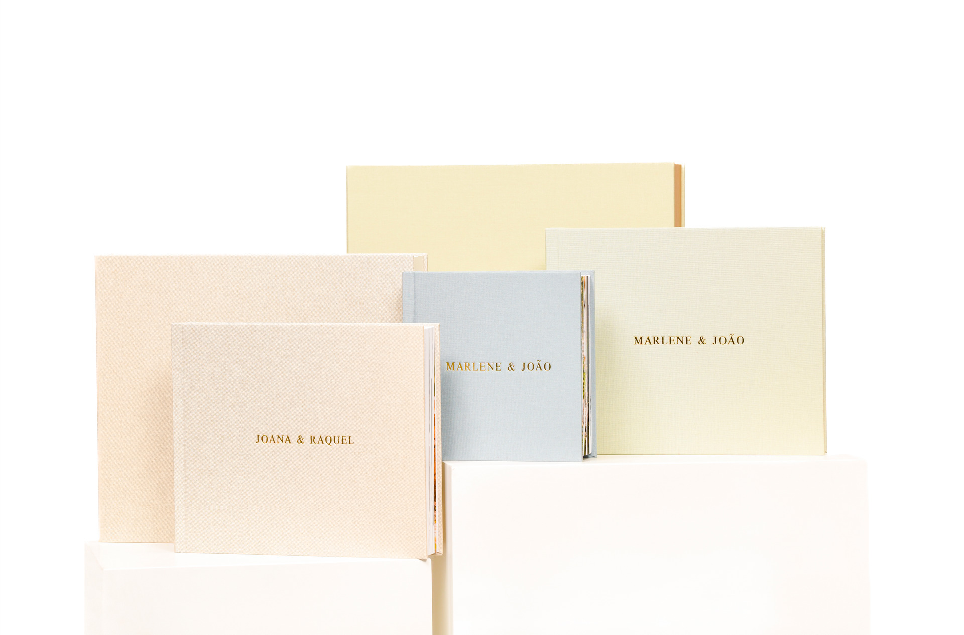 Fotografia de noivos no Porto em baixo de uma árvore