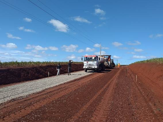 Realização do processo de britagem com acompanhamento técnico de arqueólogos