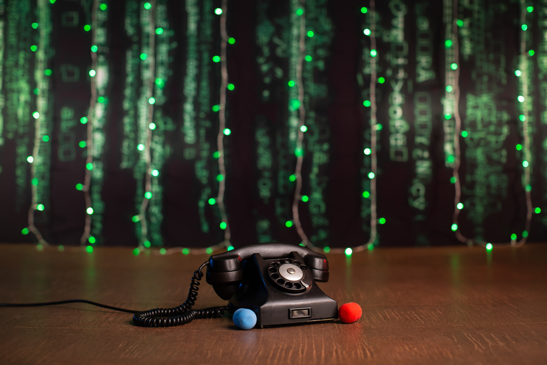 cenario do matrix telefone antigo pilula azul vermelha fundo de tela de computador 