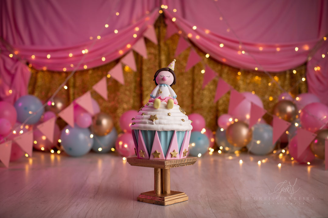 Smash the Cake Circo Rosa de palhacinha tenda rosa e dourada com suporte de bolo de aniversario quadrado e big cupcake