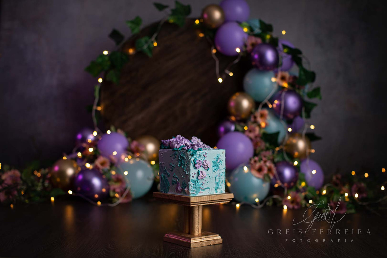Bolo quadrado para Smash the Cake com tema de jardim de flores