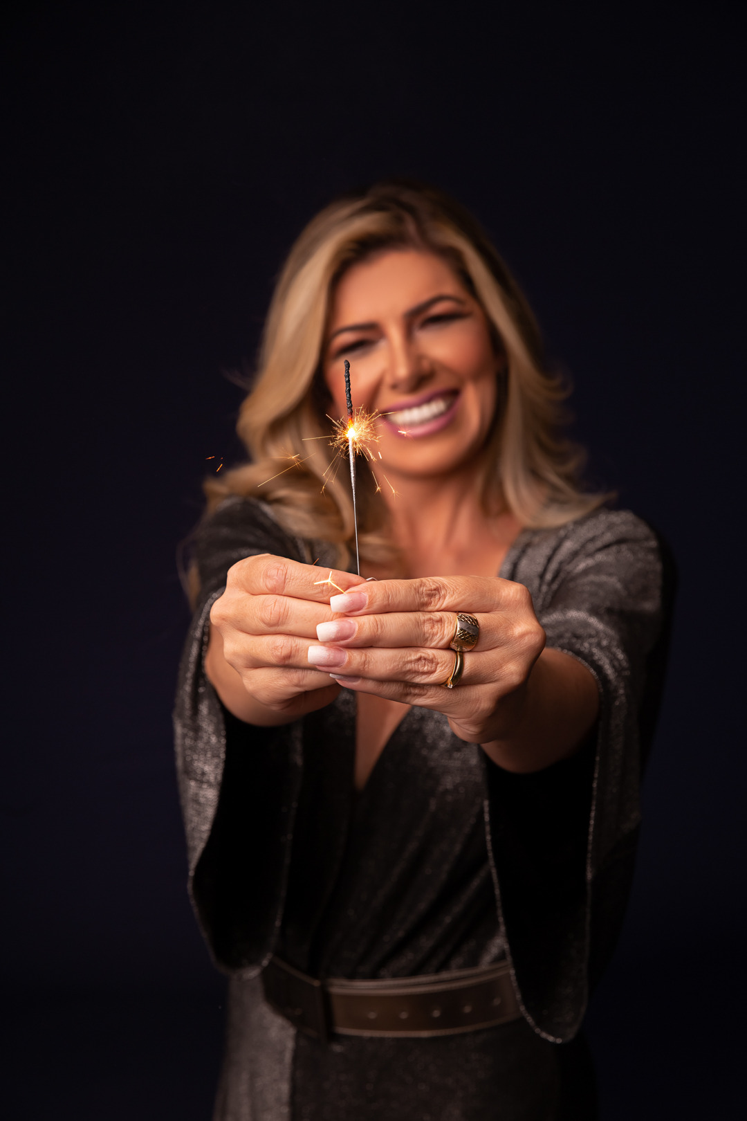 ensaio feminino mulher loira roupa preta aniversario