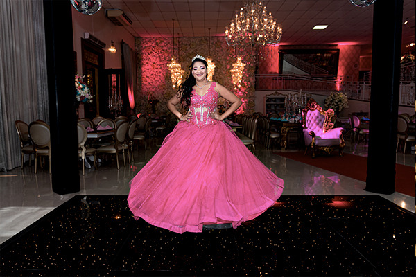 Robson Dias Fotografia - Festa de 15 nos e Ensaio Debutante na pista de dança no Castelo Marilias Buffet em Embu - SP