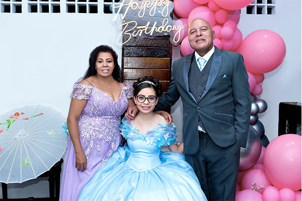 Robson Dias Fotografia -Festa de 15 Anos e Ensaio de Debutante da Lívia no salão Casa dos Rocha em Embu - SP