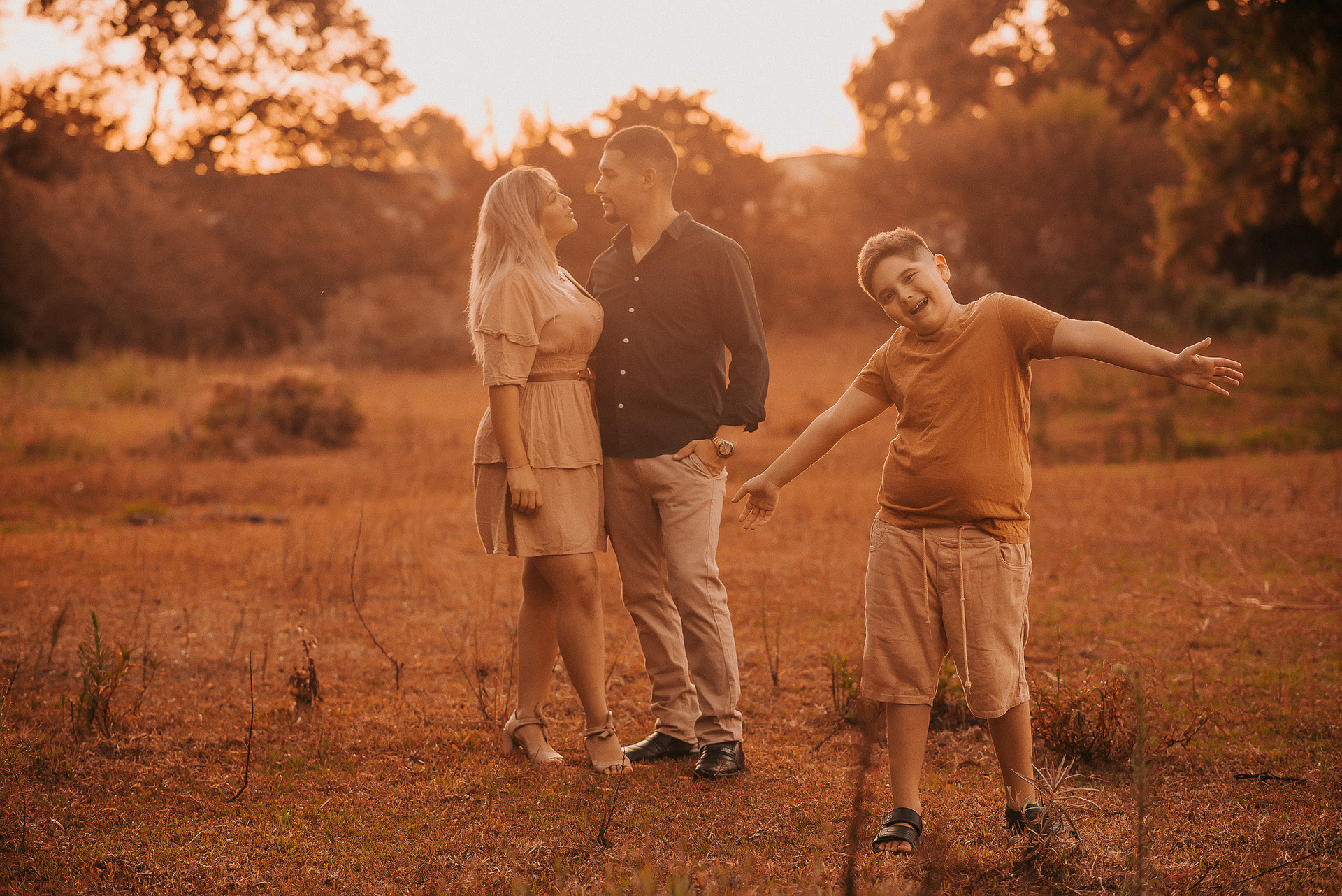 três pessoas posando para uma foto em bento Gonçalves