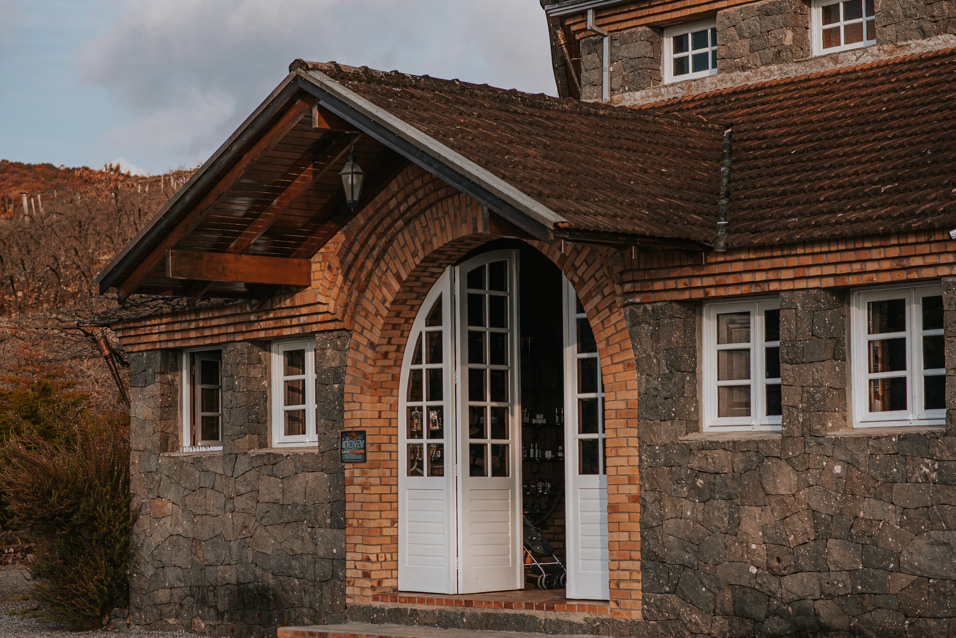 Melhores locais para ensaio fotográfico na Serra Gaúcha Ensaio fotográfico de família em meio à natureza Fotografia de gestante em cenários deslumbrantes Fotógrafo premiado em Bento Gonçalves Ensaios fotográficos únicos na Serra Gaúcha