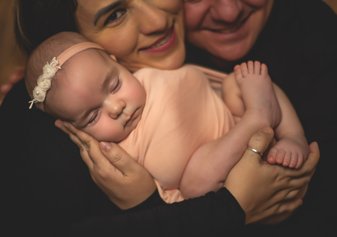 ensaio de bebê de 3 meses no estilo newborn também chamado de old newborn realizado pela fotógrafa aline fontes em bento gonçalves na serra gaúcha